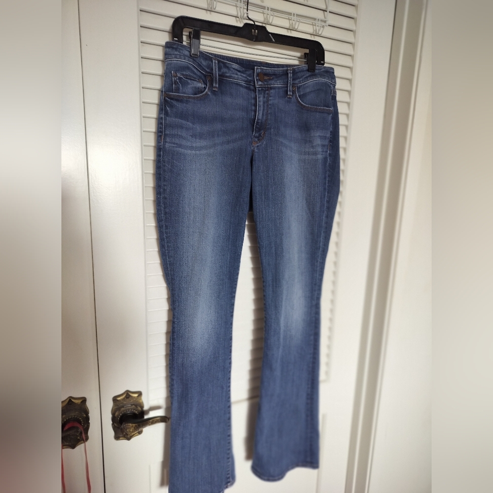 Ann Taylor Women's Curvy Body Bootcut Jeans Size 8 Medium Wash